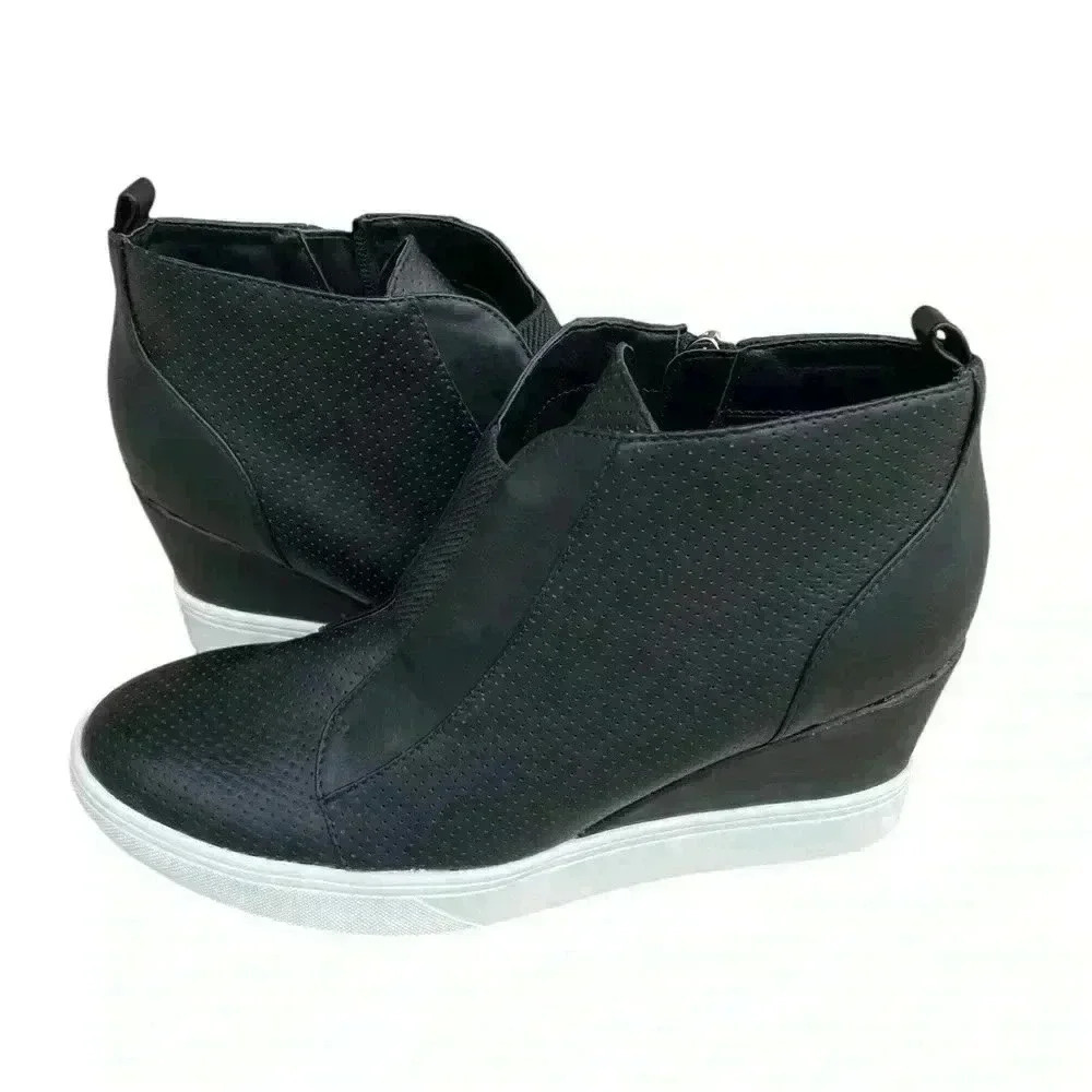 MIA Christie woman’s wedge booties black size 8.5 side zipper. Never worn